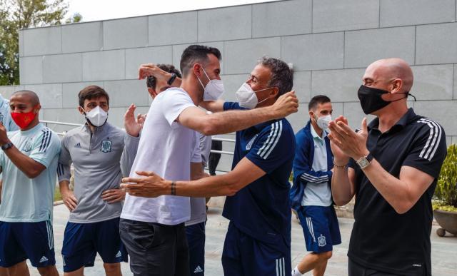 乐鱼官网-布斯克茨康复归队报到 西班牙队全员热烈欢迎